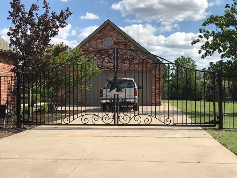 Automatic Fence Gates From Easton Fencing - Easton Fencing Cedar and Iron Fences